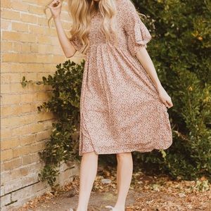 💕LIKE-NEW POLAGRAM FLORAL SMOCKED FLORAL DETAIL MIDI DRESS💕